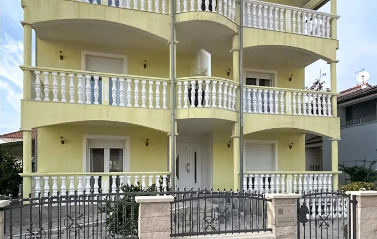 Cozy Apartment In Biograd Na Moru With Wifi